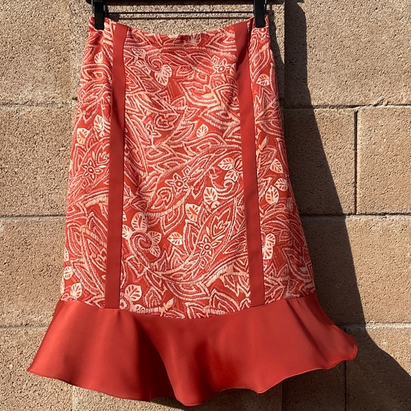 Jones Wear Dresses & Skirts - NWOT Jones Wear Skirt Printed Orange Trumpet Skirt Size 10 Satin Ruffle Trim